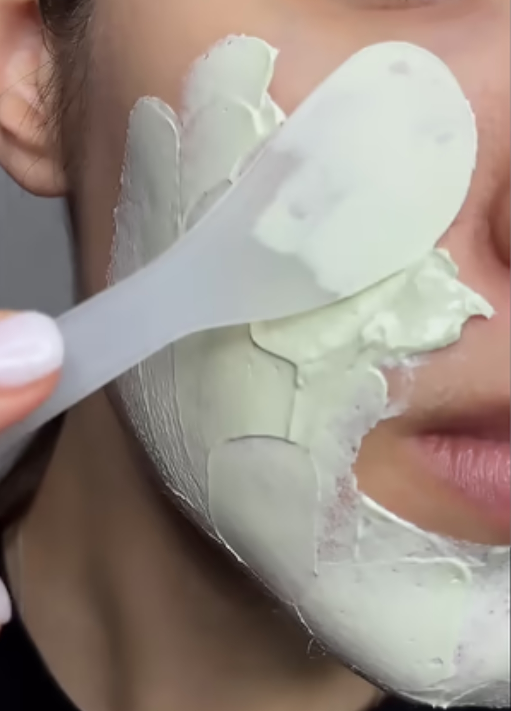 Охолоджувальна ліфтинг маска для боротьби з набряками Artichoke. Skin Perfecting Mask 0298h